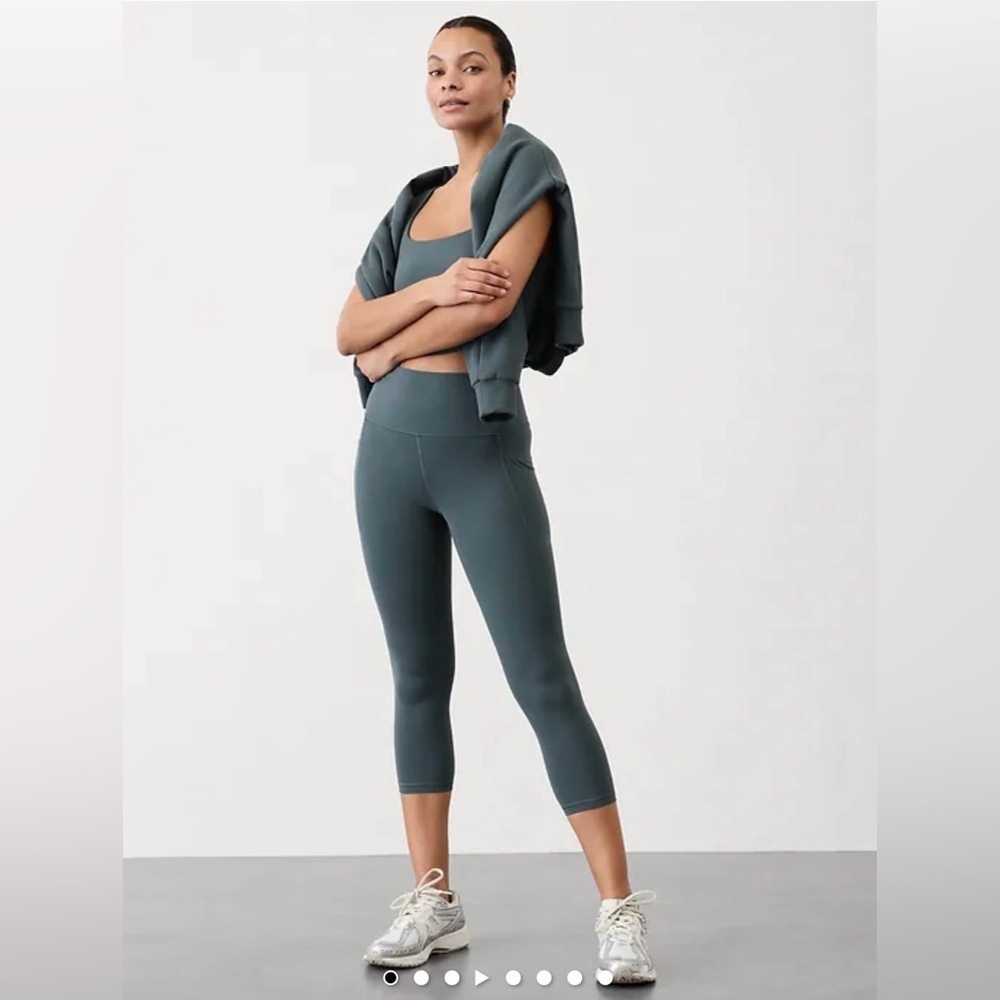 NWT Athleta Salutation Stash Eden Capri Size XXS